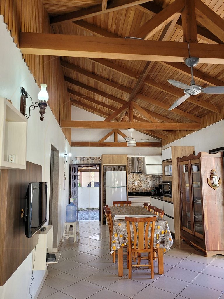Casa para aluguel em Bombinhas - Bairro Bombas 150m praia