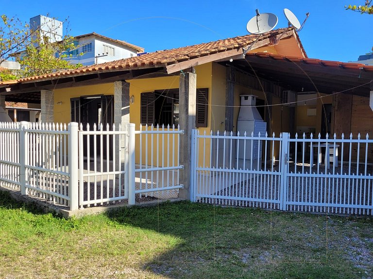 Casa para aluguel em Bombinhas - Bairro Bombas 150m praia