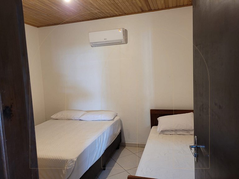 Casa para aluguel em Bombinhas - Bairro Bombas 150m praia