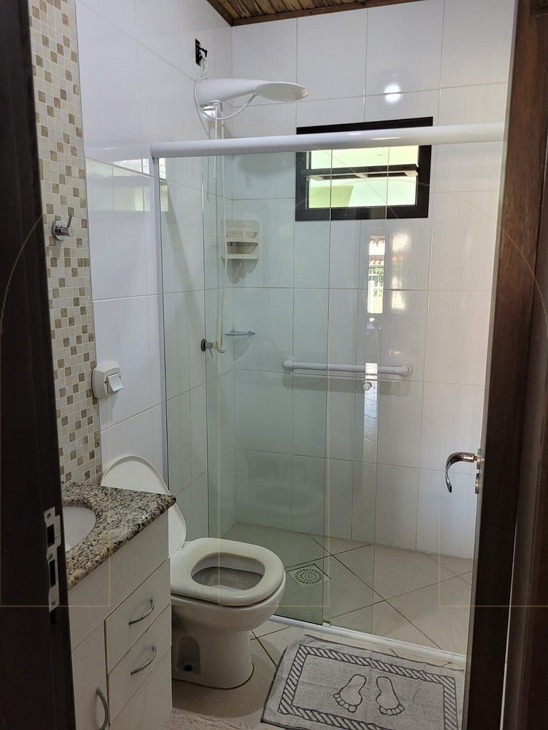 Casa para aluguel em Bombinhas - Bairro Bombas 150m praia