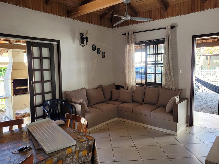 Casa para aluguel em Bombinhas - Bairro Bombas 150m praia