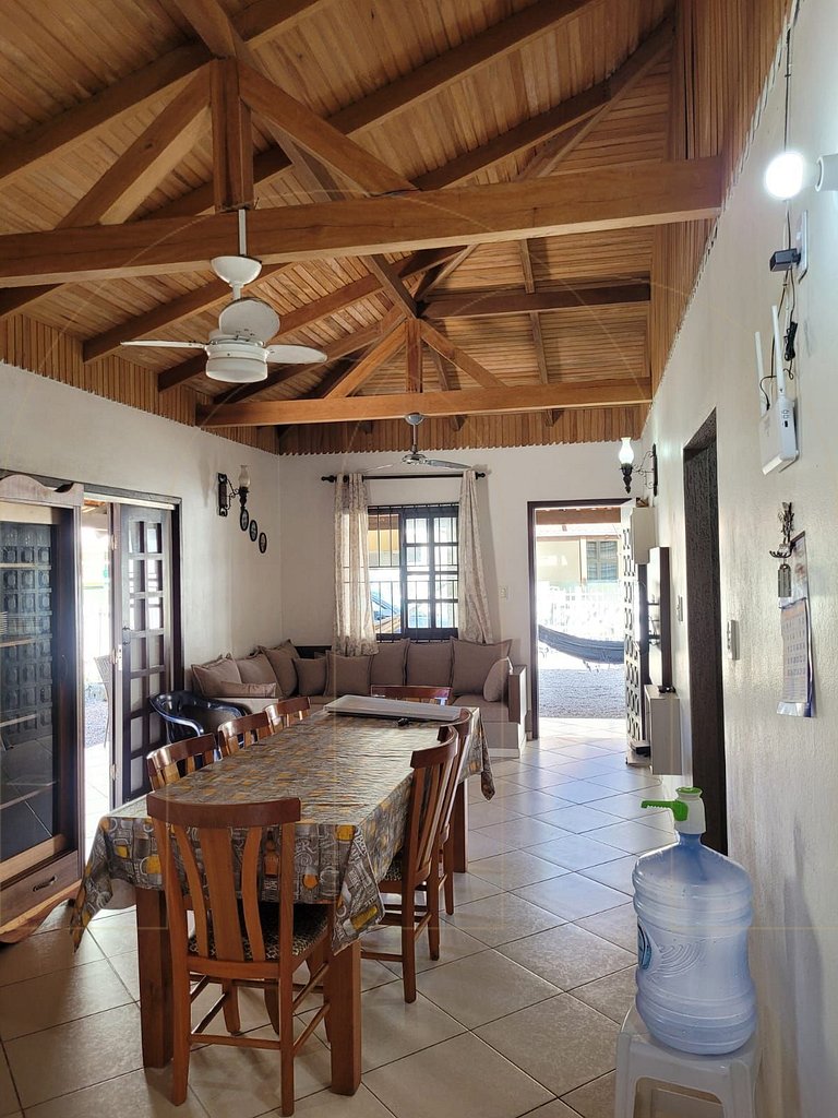 Casa para aluguel em Bombinhas - Bairro Bombas 150m praia