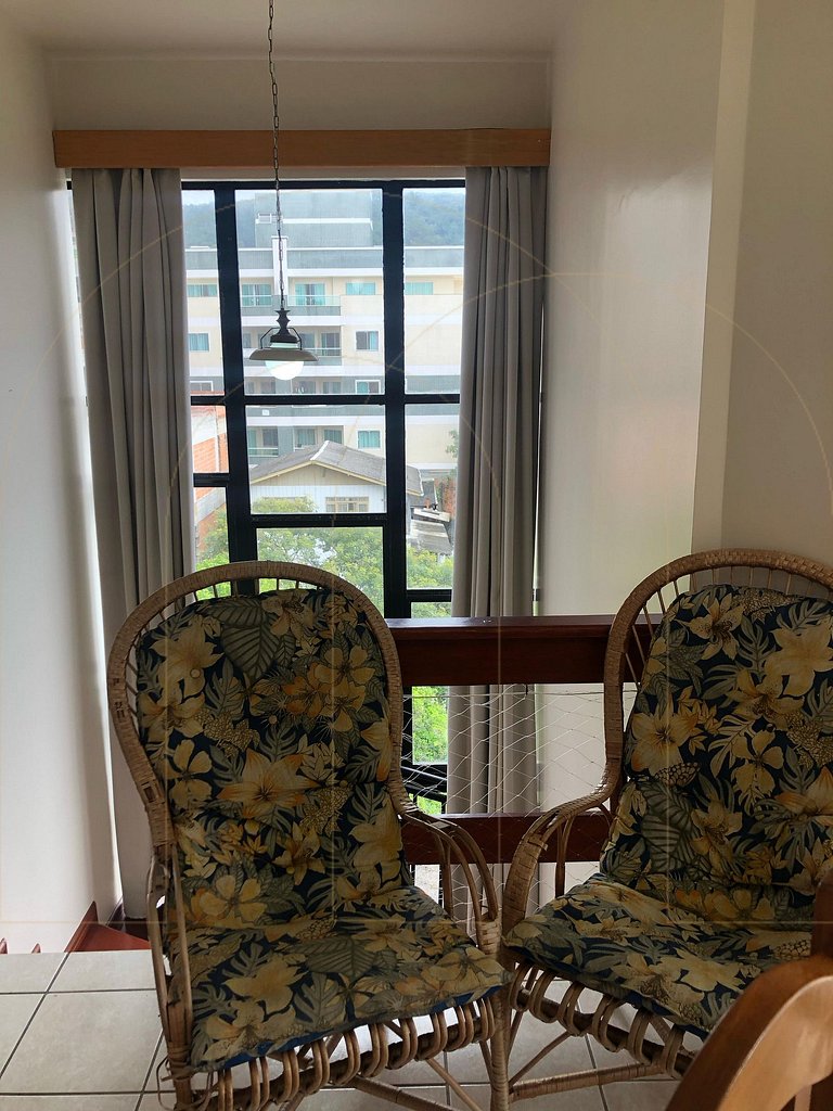 Cobertura Duplex com piscina e vista mar em Bombas