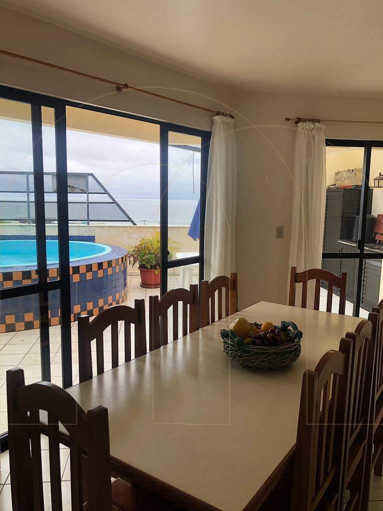 Cobertura Duplex com piscina e vista mar em Bombas