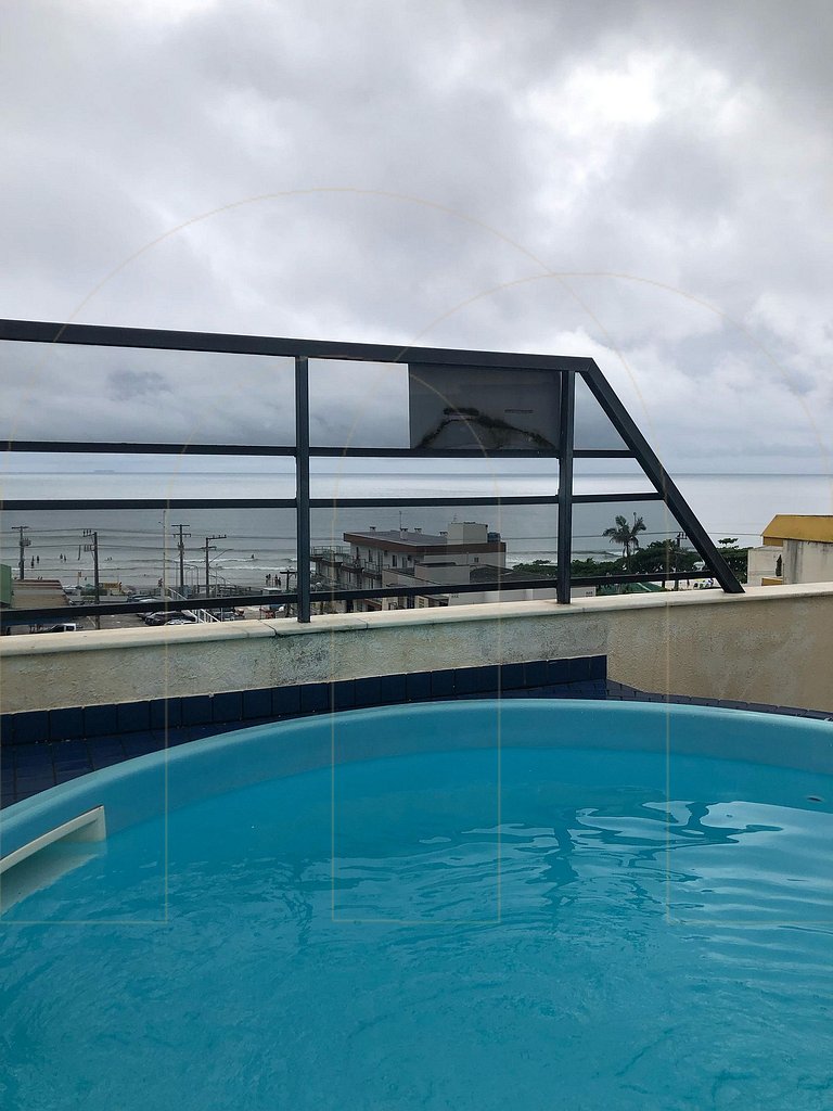 Cobertura Duplex com piscina e vista mar em Bombas