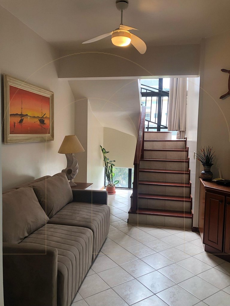 Cobertura Duplex com piscina e vista mar em Bombas