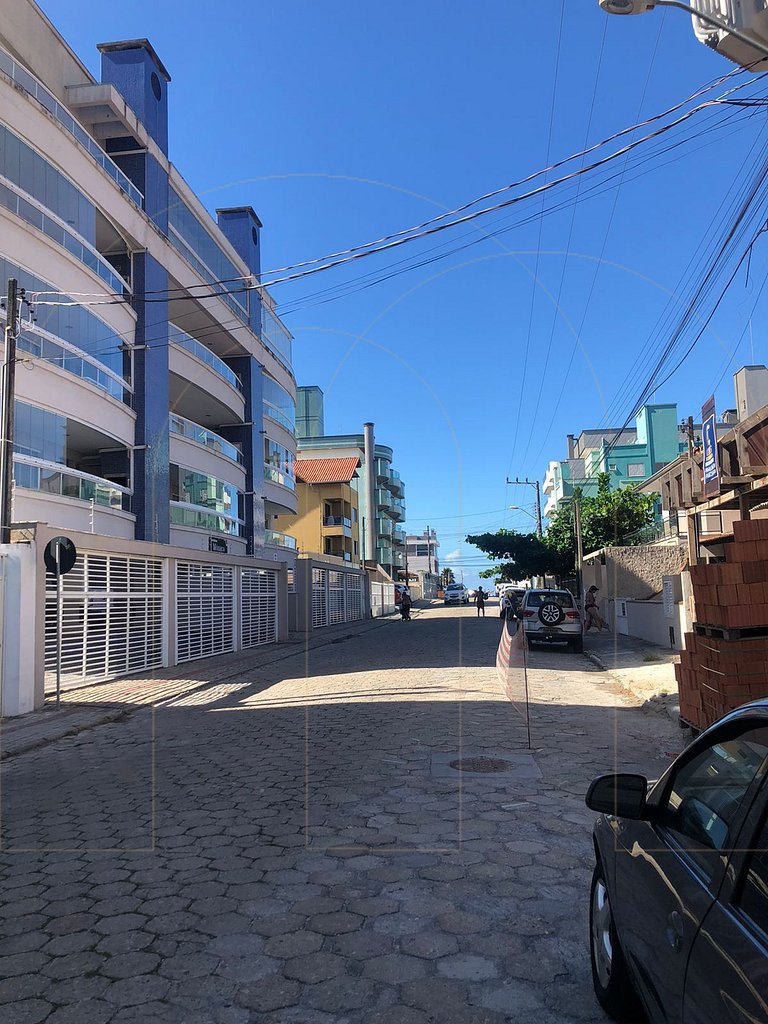 Excelente apartamento de 3 dormitórios a 150m da praia de Bo