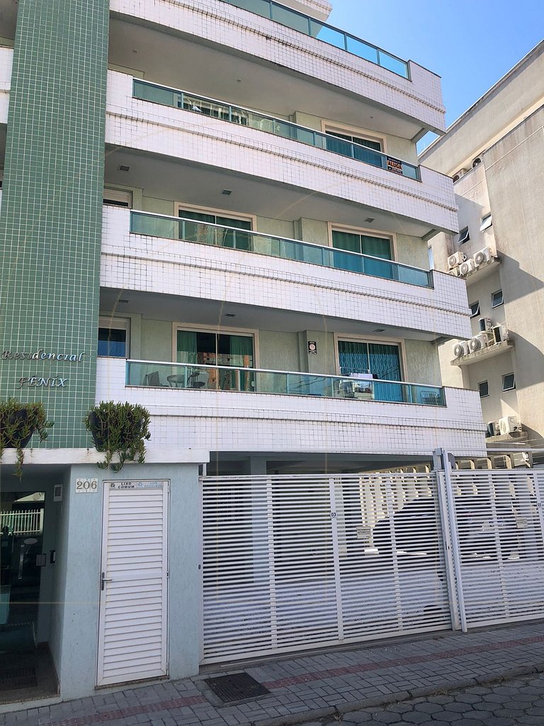 Excelente apartamento de 3 dormitórios a 150m da praia de Bo