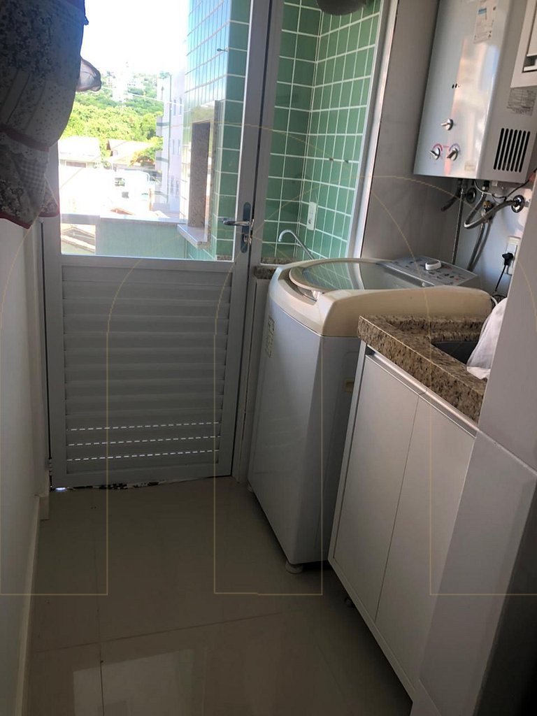 Excelente apartamento de 3 dormitórios a 150m da praia de Bo
