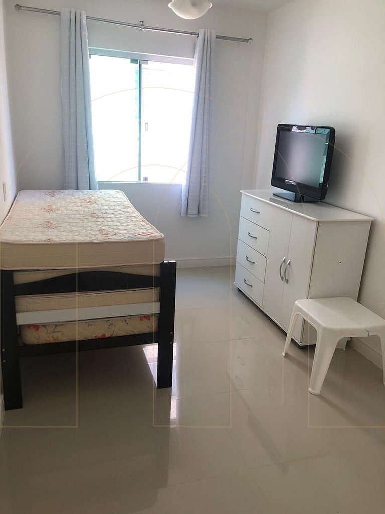 Excelente apartamento de 3 dormitórios a 150m da praia de Bo