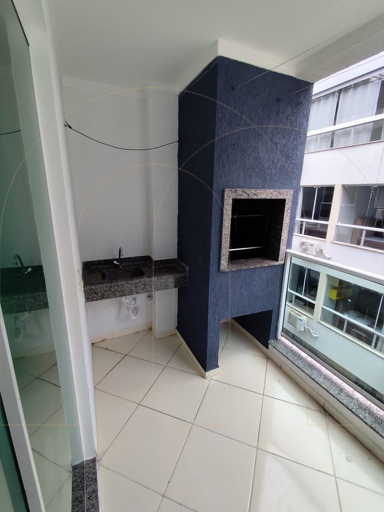 Apto de 2 quartos a 450m da praia de Bombas