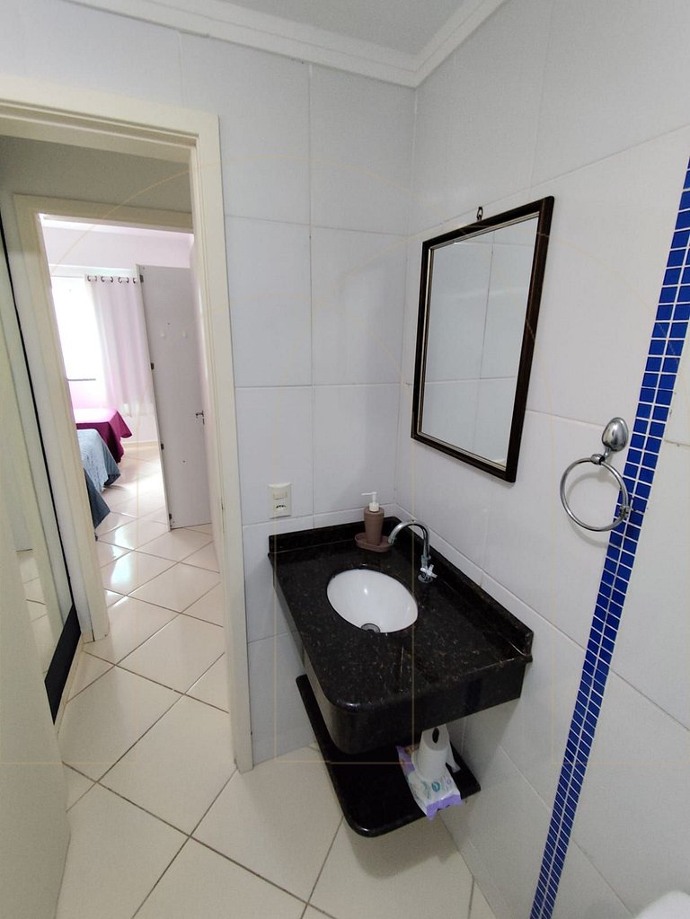 Apto de 2 quartos a 450m da praia de Bombas