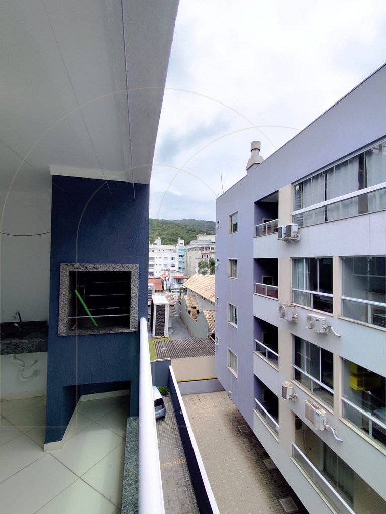 Apto de 2 quartos a 450m da praia de Bombas