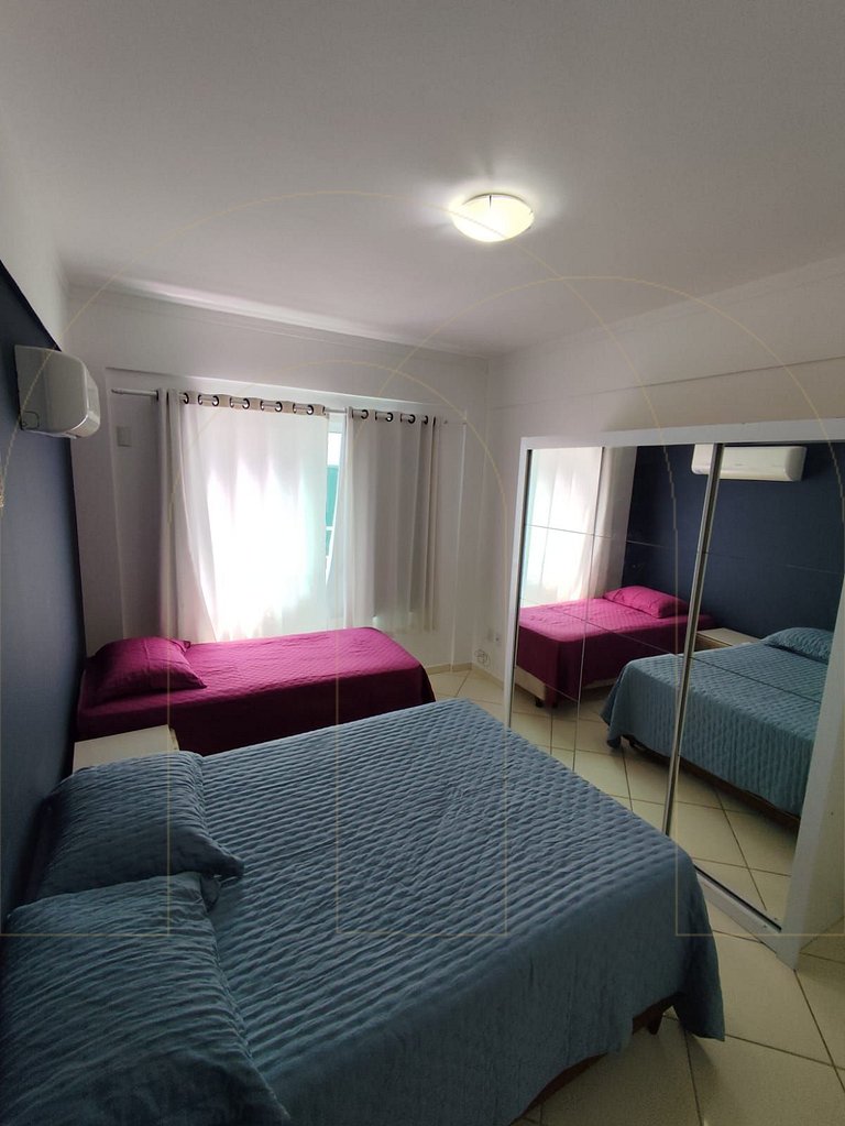 Apto de 2 quartos a 450m da praia de Bombas